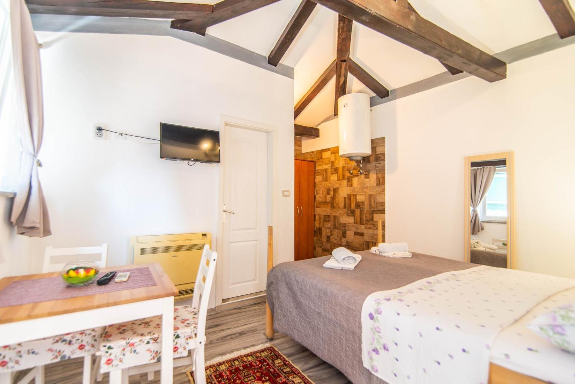 Giovanna Boutique Rooms & Pool Пула Экстерьер фото